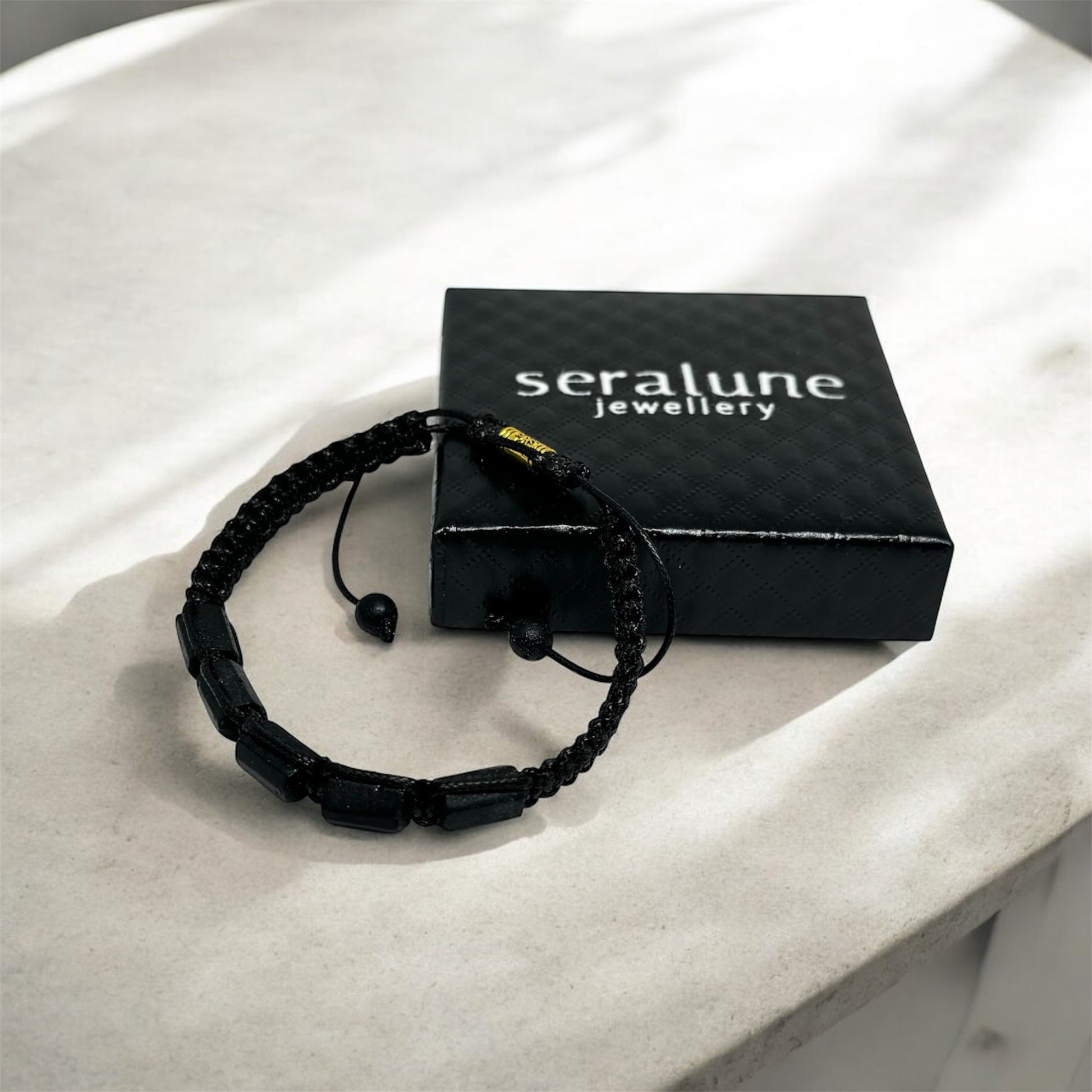 Pleciona ręcznie bransoletka z czarnego turmalinu fasetowanego . Najwyższa moc czarnego turmalinu na twojej ręce!