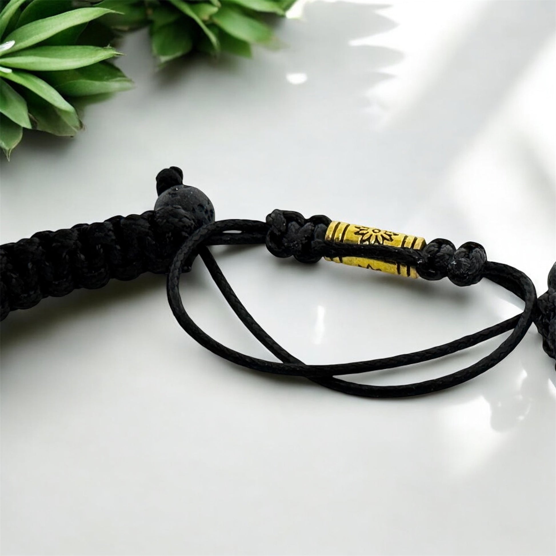 Pleciona ręcznie bransoletka z czarnego turmalinu fasetowanego . Najwyższa moc czarnego turmalinu na twojej ręce!