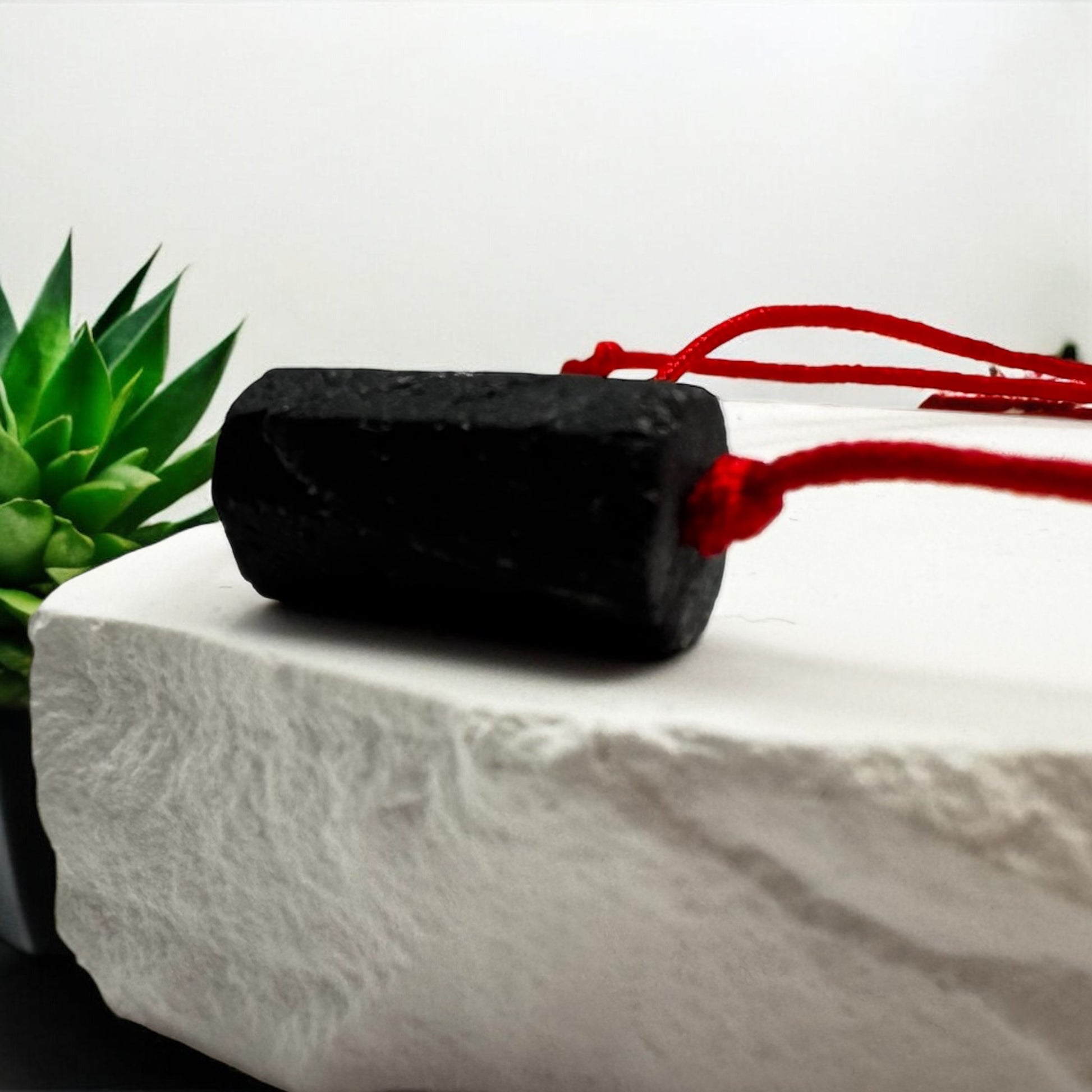 Bransoletka Ochronna Czarny Turmalin Czerwony Sznurek