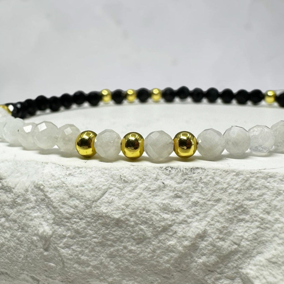 Bransoletka Kamień Księżycowy Czarny Spinel 3mm Złota 18k - Seralune